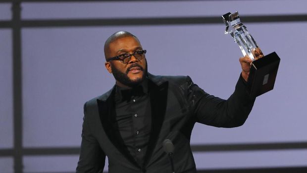 2019 BET Awards - Show - Los Angeles, California, U.S., June 23, 2019 - Tyler Perry accepts the Ultimate Icon award. REUTERS/Mike Blake