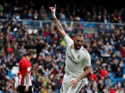 Soccer Football - La Liga Santander - Real Madrid v Athletic Bilbao - Santiago Bernabeu, Madrid, Spain - April 21, 2019  Real Madrid's Karim Benzema celebrates scoring their second goal   REUTERS/Susana Vera