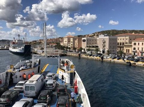 A general view shows a boat from Palau docking in the harbour of the archipelago of Maddalena off Sardinia, Italy on September 17, 2017. (Photo by Daniel SLIM / AFP)
