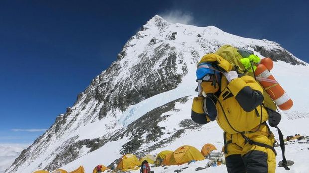 Alasan Ratusan Mayat Dibiarkan Berserakan di Gunung Everest