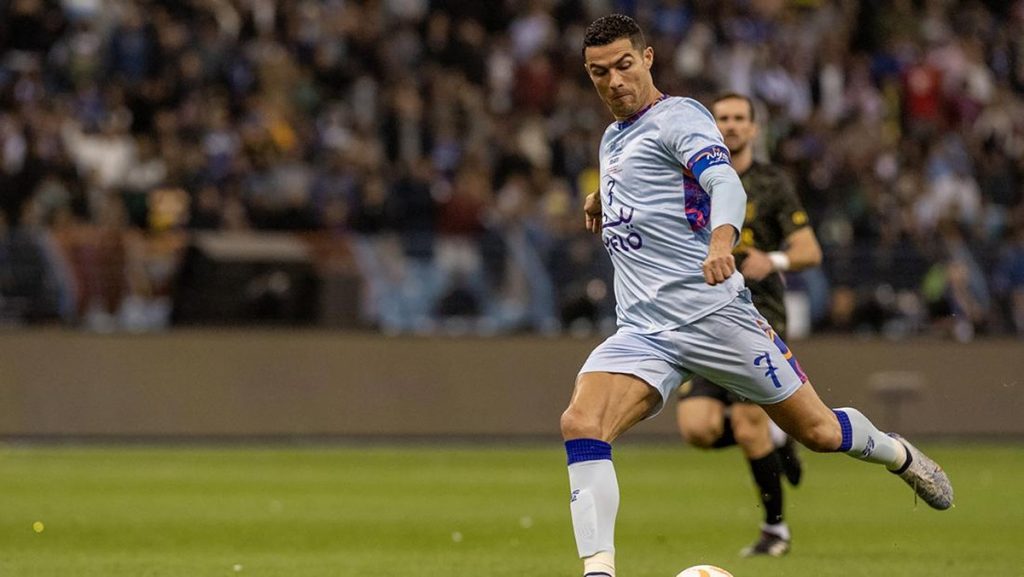 Alasan Ronaldo Mengecat Kuku Kakinya Pakai Kutek Hitam