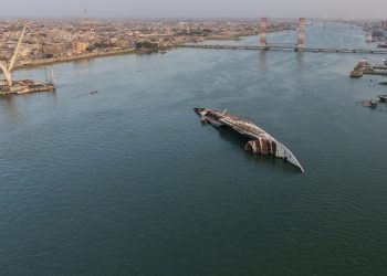 Alasan Tak Boleh Langsung Lompat ke Laut Saat Kapal Tenggelam
