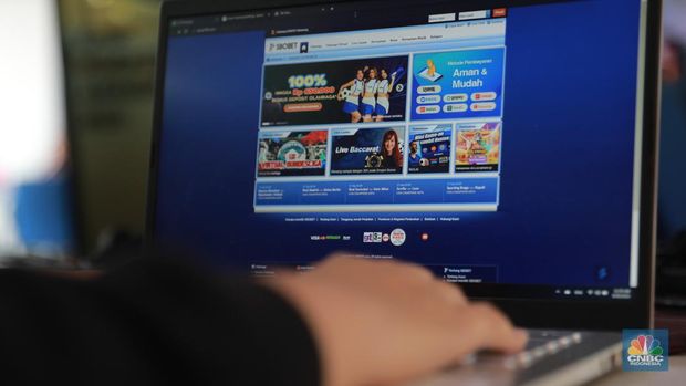 Ilustrasi Judi Online (CNBC Indonesia/Muhammad Sabki)