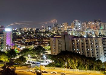 Red Wolf, Cara Israel Mata-matai Setiap Warga Palestina