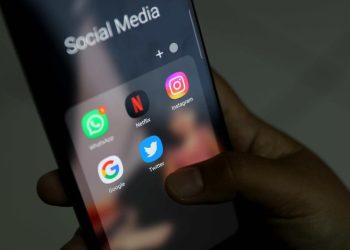 Warga RI Kecanduah YouTube Separah Ini, Menkominfo Kaget