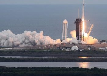 Langit Bolong Merah Darah Akibat Roket Elon Musk, Ahli Cemas